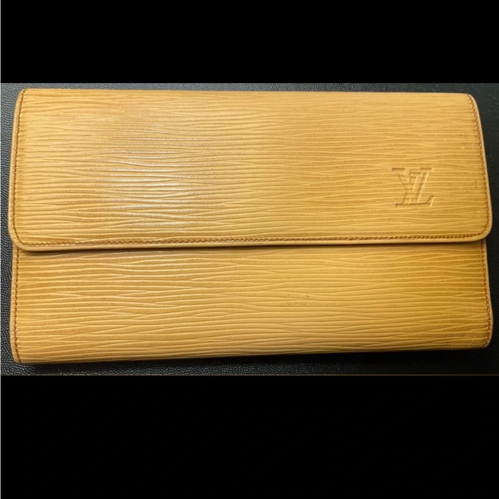 Louis Vuitton Malletier Yellow Epi Porte Tresor International Wallet RARE